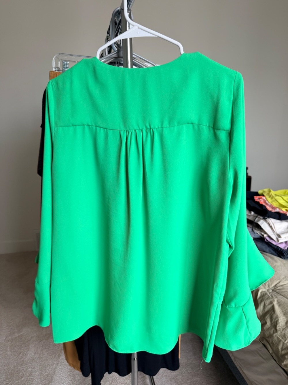 Vince Camuto flowy, crepe, beautiful, spring green, tulip hem, ruffles cuffs - Picture 3 of 7